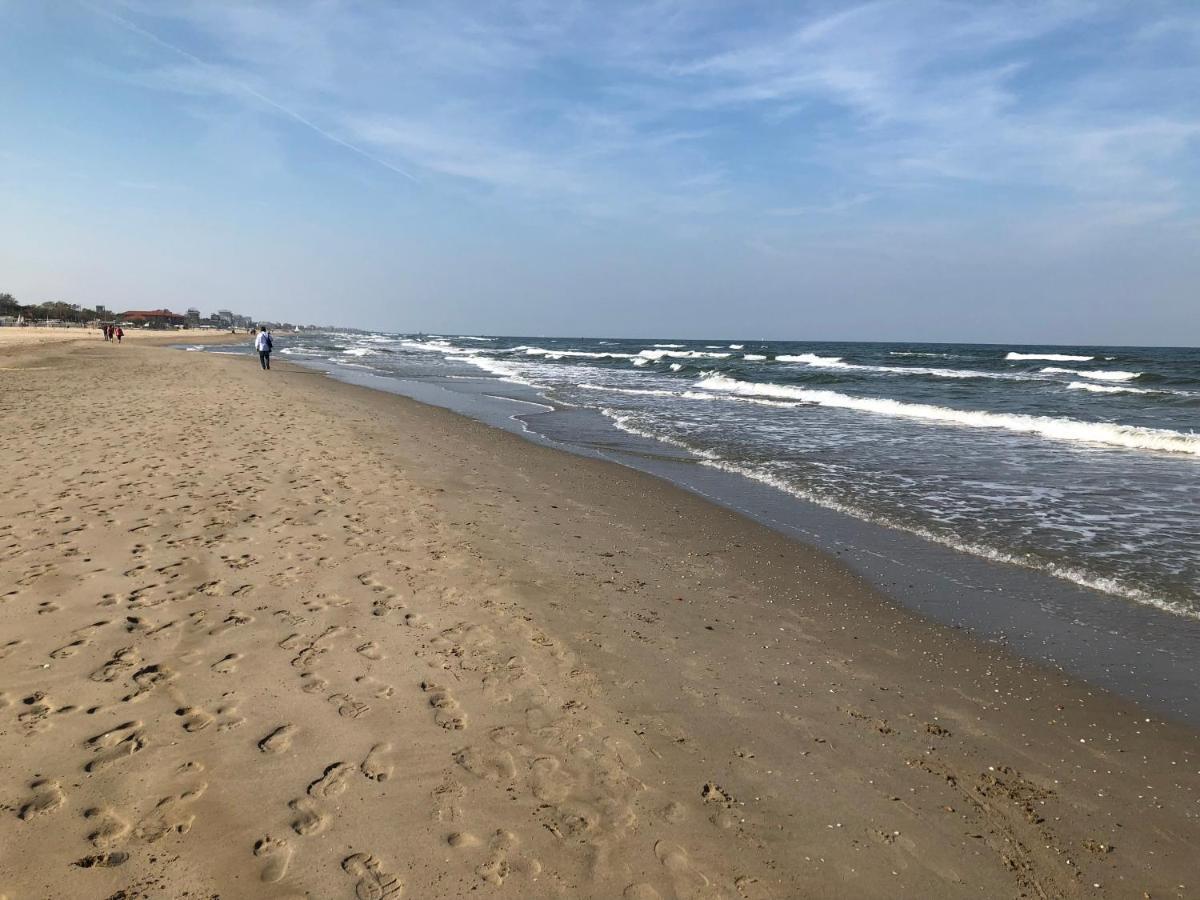 On The Adriatic Beach Tra Venezia Ferrara E Ravenna Sulla Spiaggia Della Riviera Adriatica Лидо-дельи-Эстенси Экстерьер фото